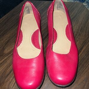 Lands End cranberry flats. Cushioned insoles. 6.5. GUC. classically beautiful.